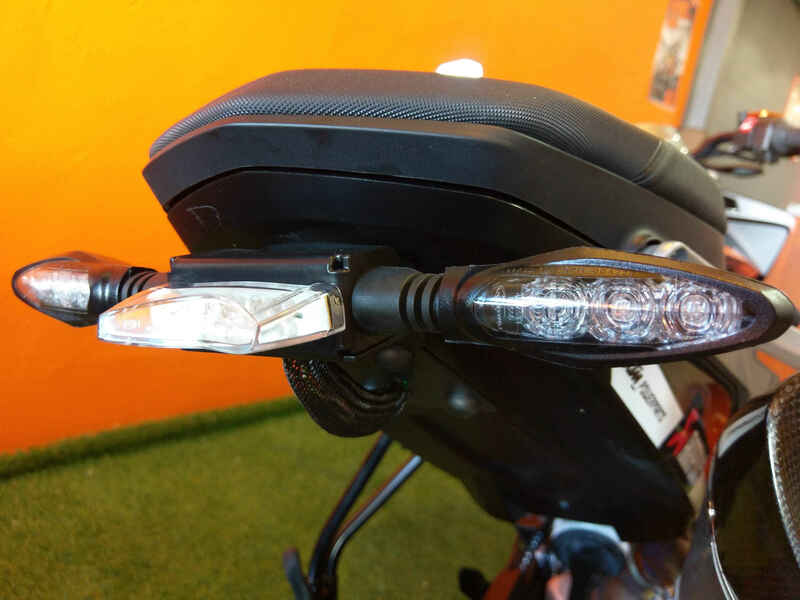 Ktm 890 Duke R [ACCESS DESIGN] - suporte de placa na altura da roda preto KTM Duke 790/890