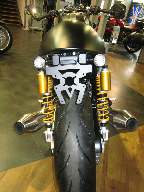 Triumph Thruxton 1200 [ACCESS DESIGN] - arco da roda porta-matrícula preto Triumph Thruxton 1200