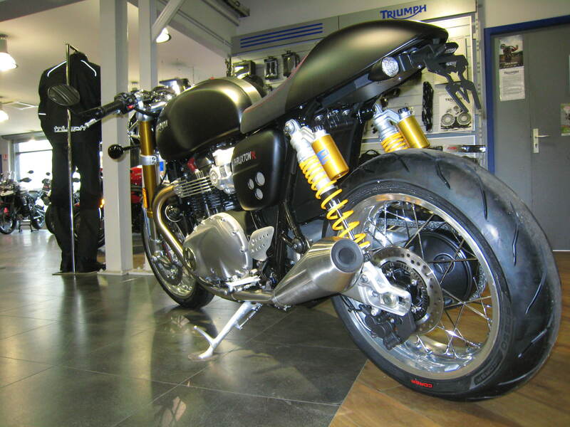 Triumph Thruxton 1200 [ACCESS DESIGN] - arco da roda porta-matrícula preto Triumph Thruxton 1200