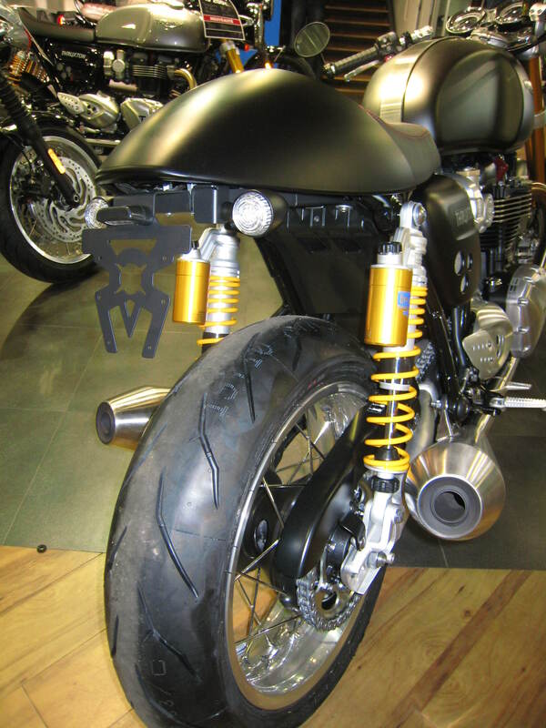 Triumph Thruxton 1200 [ACCESS DESIGN] - arco da roda porta-matrícula preto Triumph Thruxton 1200