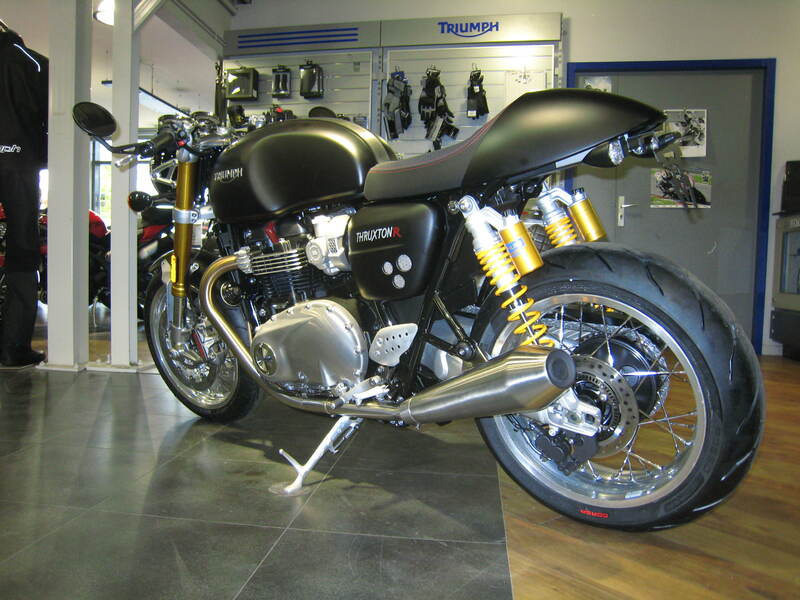 Triumph Thruxton 1200 [ACCESS DESIGN] - arco da roda porta-matrícula preto Triumph Thruxton 1200
