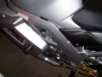 Suzuki SV 650 S ABS [2007-2012] - Aero Crash Protectors (rolamento braço oscilante) Preto Suzuki SV650 Full Faired