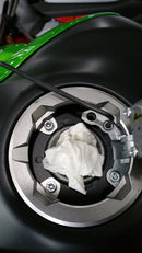 Kawasaki Ninja 400 [A-SIDER] - Alça de tanque Black Edition 4 parafusos preto Kawasaki