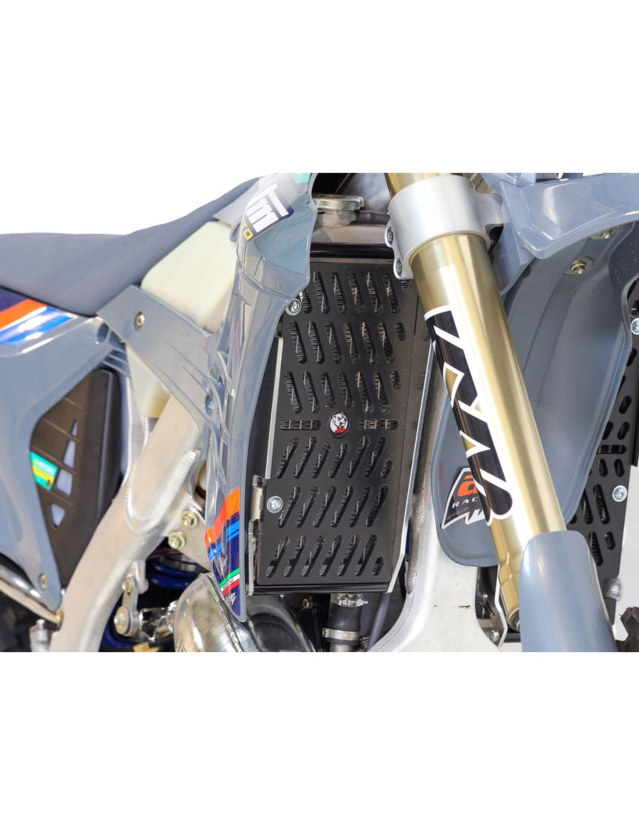 Tm Racing EN 300 2 T FI ES Corse [2025] - Hard Enduro Kühlerschutz - HDPE 8 mm - Schwarz