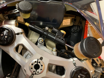 Ducati 1199 PANIGALE, 1299 PANIGALE +4 [HYPERPRO] – Lenkungsdämpfer-Montagesatz, Schwarz (MK-DU12-O001-B)