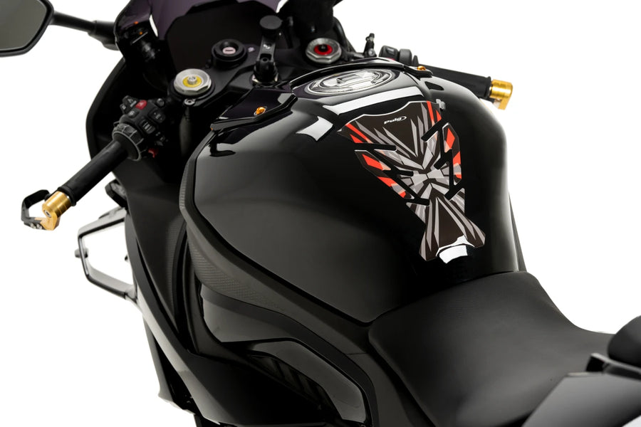 KTM RC 390 [2025] – Proteção desafiadora do tanque – visual de carbono
