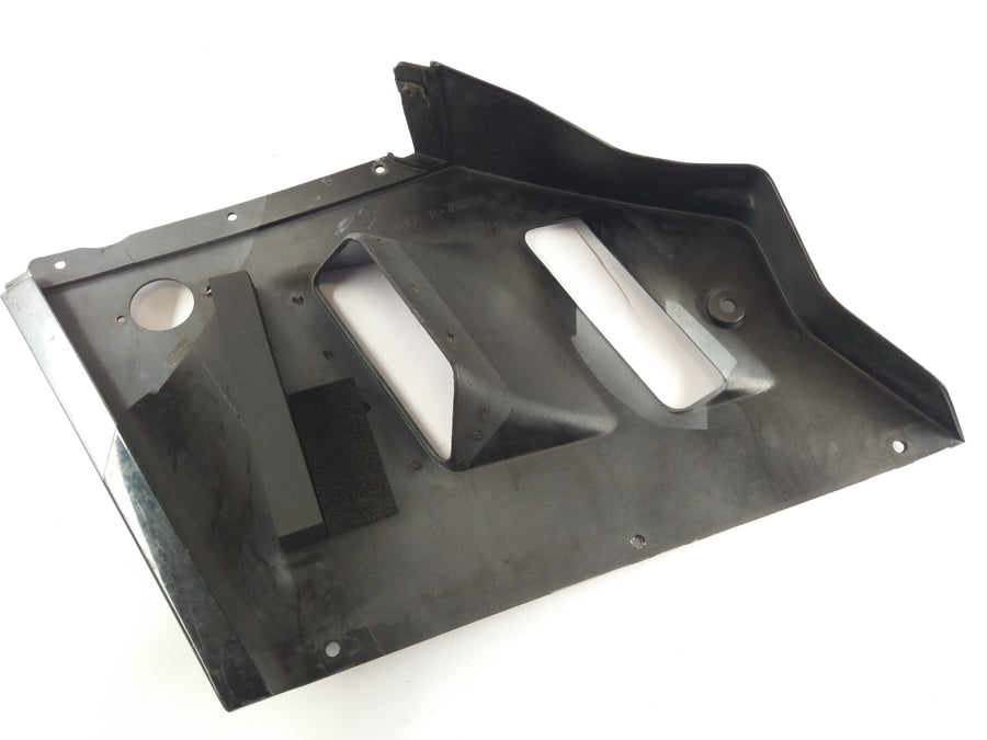 Suzuki GSXR 1100 GV73A [1992] - revestimento lateral no canto superior direito
