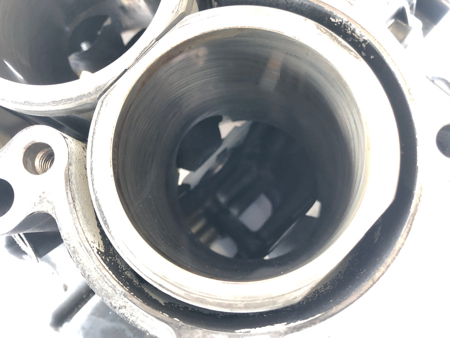 Triumph Street Triple R 675 D67LD [2008] - Habitação de motor com pistões