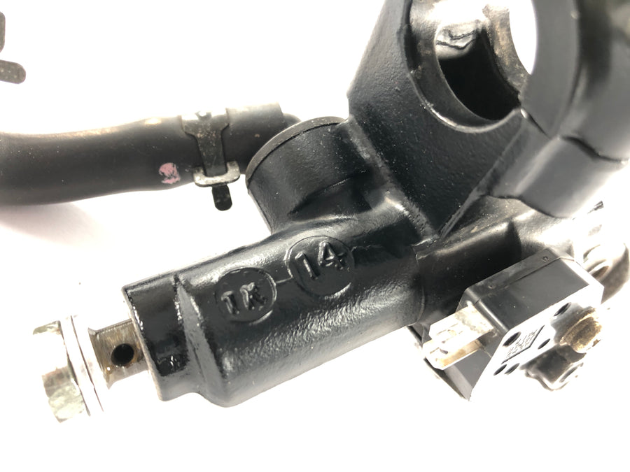 Triumph Daytona 955i T595N [2001] - Bomba de freio da bomba de freio de mão na frente