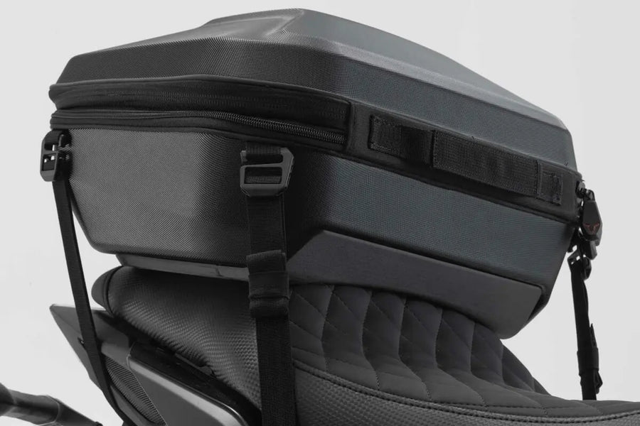 aprilia shiver 900 abs [SW-MOTECH] – Variante de cinta tensora de top case Urban ABS com inserção de base