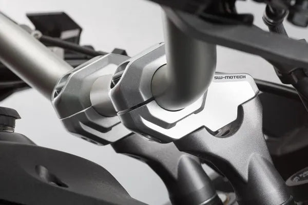 KTM 1290 Super Duke GT [2022-2024] - realocação do guidão Ø 28 mm, 30 mm de altura e 22 mm para trás, versão LEH.00.039.23100/S - foto 2