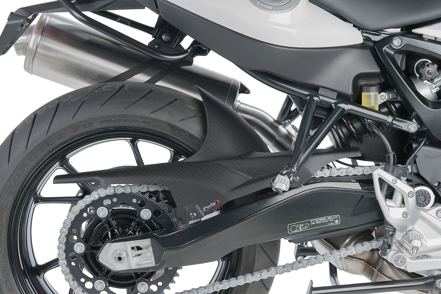 TRIUMPH BONNEVILLE T 120 PRETO [2025] - Tampa da roda traseira | Aparência de carbono | PUIG 5882C