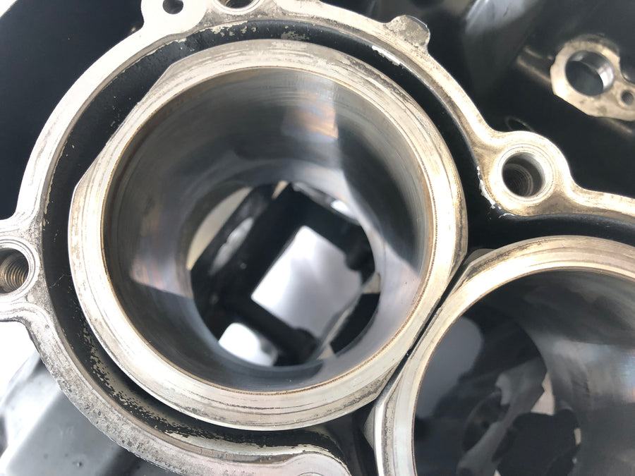 Triumph Street Triple R 675 D67LD [2008] - Habitação de motor com pistões