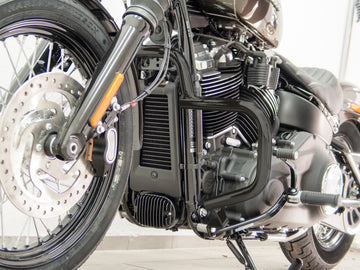 Harley Davidson Sofrail (Milwaukee -eight 107/114) [2018] - Barra de proteção, feita de tubo de 32 mm, forma plana, preto