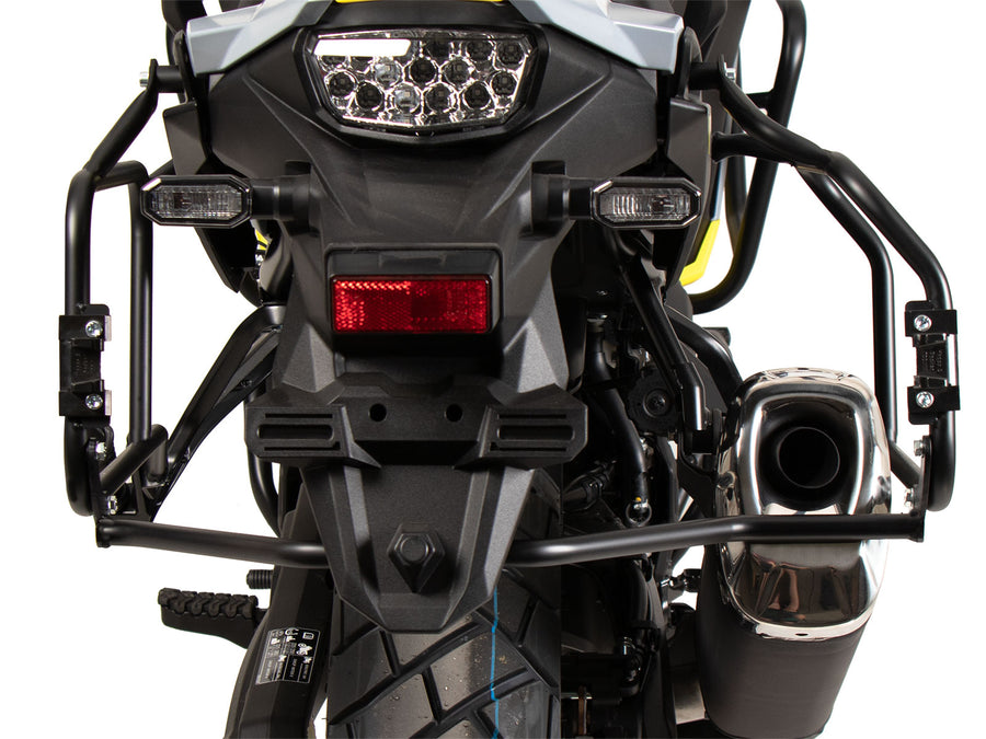 Suzuki V-Strom 800 [2024-2026] - Kofferträgerset Cutout schwarz inkl. Xplorer Cutout schwarz Kofferset