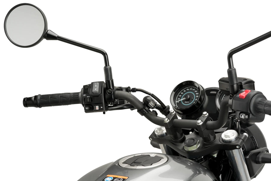 KTM RC 390 [2025] – tomada de carregamento – preta