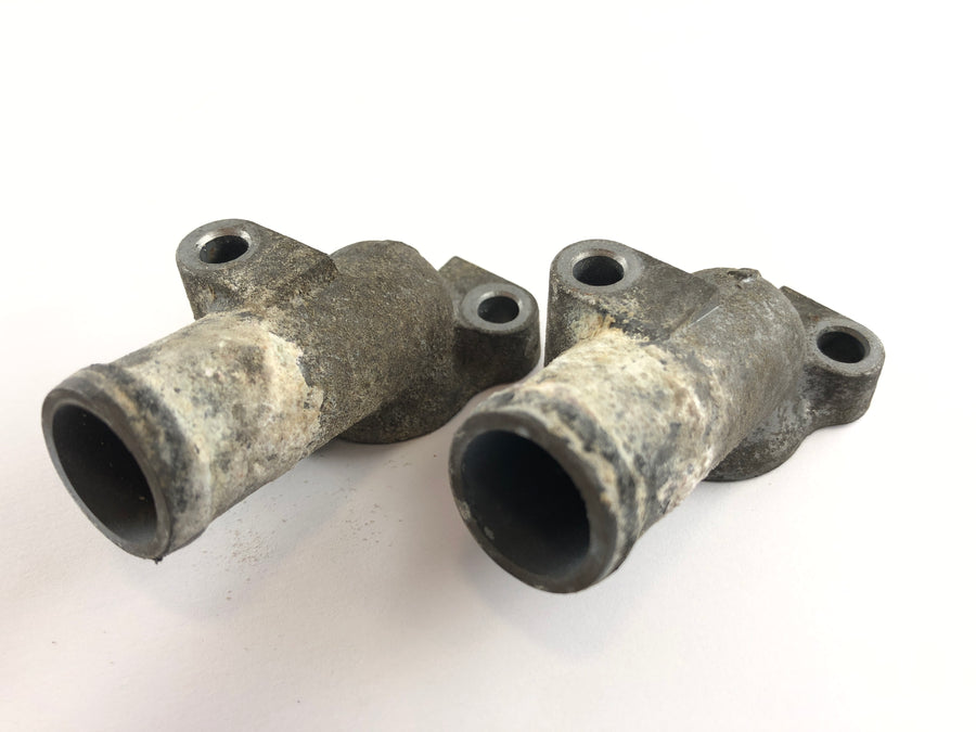 Honda Varadero XL 1000 SD02 [2002] - Flange do líquido de arrefecimento na cabeça do cilindro