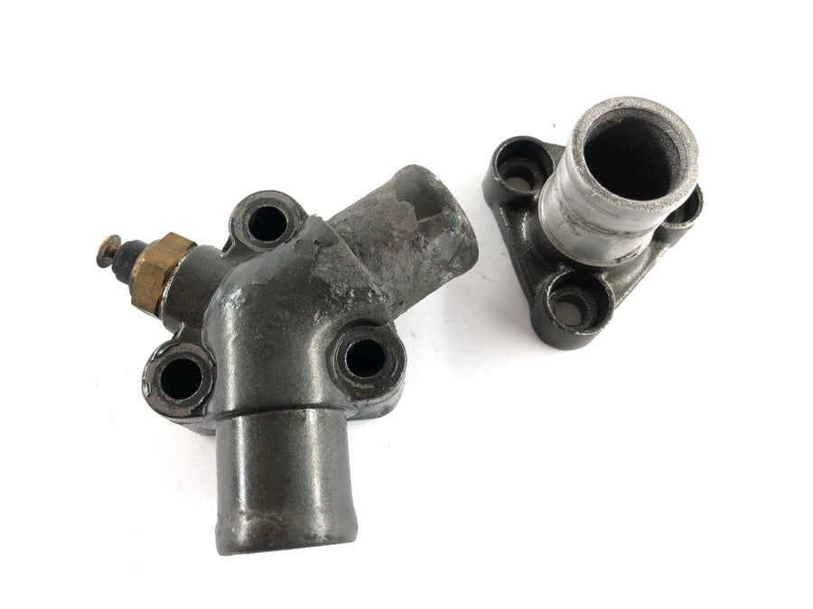 Ducati 888 Strada [1993] - Flange de água de resfriamento da tampa do motor Cilindro em pé