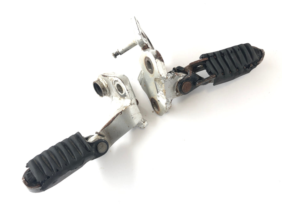 Honda Africa Twin XRV 750 RD07 [1993] - Os apoios para os pés do motorista à direita e à esquerda