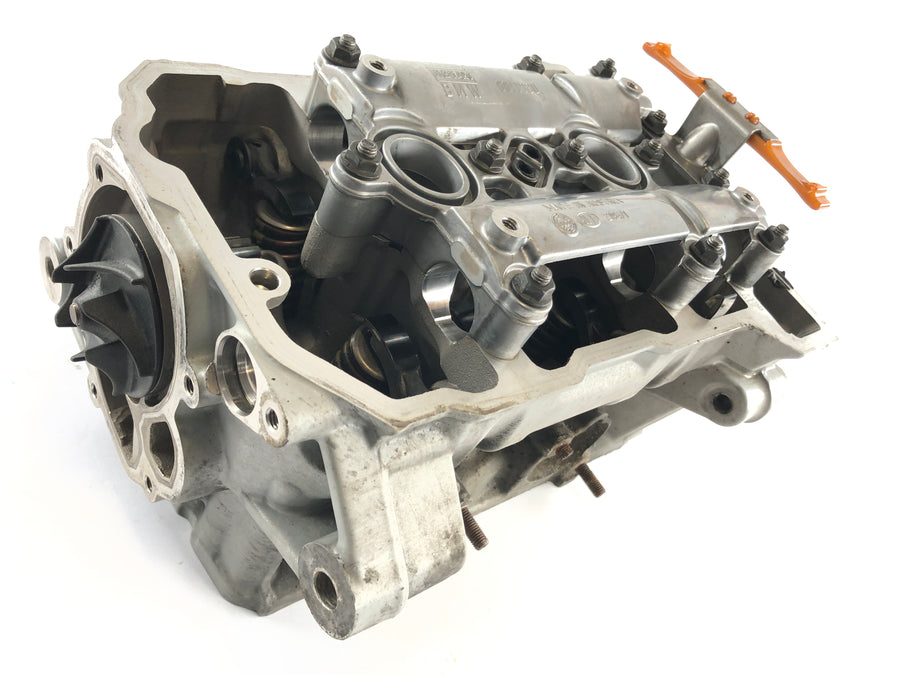 BMW F 800 S [2007] - Cabeça do cilindro para revisar a válvula com defeito