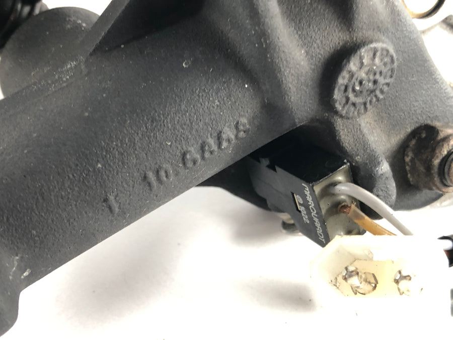 Aprilia Mille RSV 1000 ME [1999] - Encaixes do guidão na bomba de freio à direita