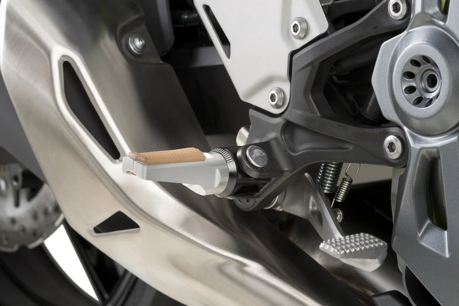 KTM RC 390 [2025] – Apoios para os pés vintage – prata