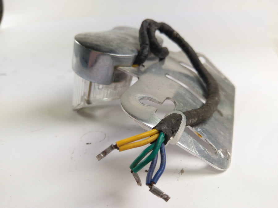 Honda CB 750 K (Z) RC01 - Luz traseira com suporte da placa