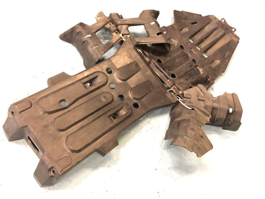 Yamaha Grizzly 660 AM03W [2003] - Conjunto de cladding da parte inferior do corpo