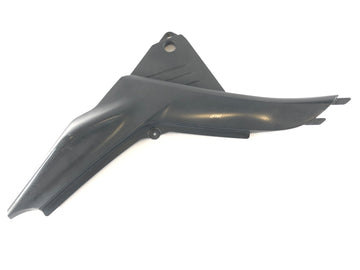 Yamaha XT 660 DM01 [2005] - Limpe o revestimento do lado à esquerda sob o assento