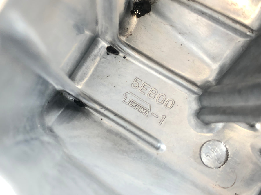Yamaha Yzf R6 RJ03 [2000] - tampa do motor do crandador de óleo