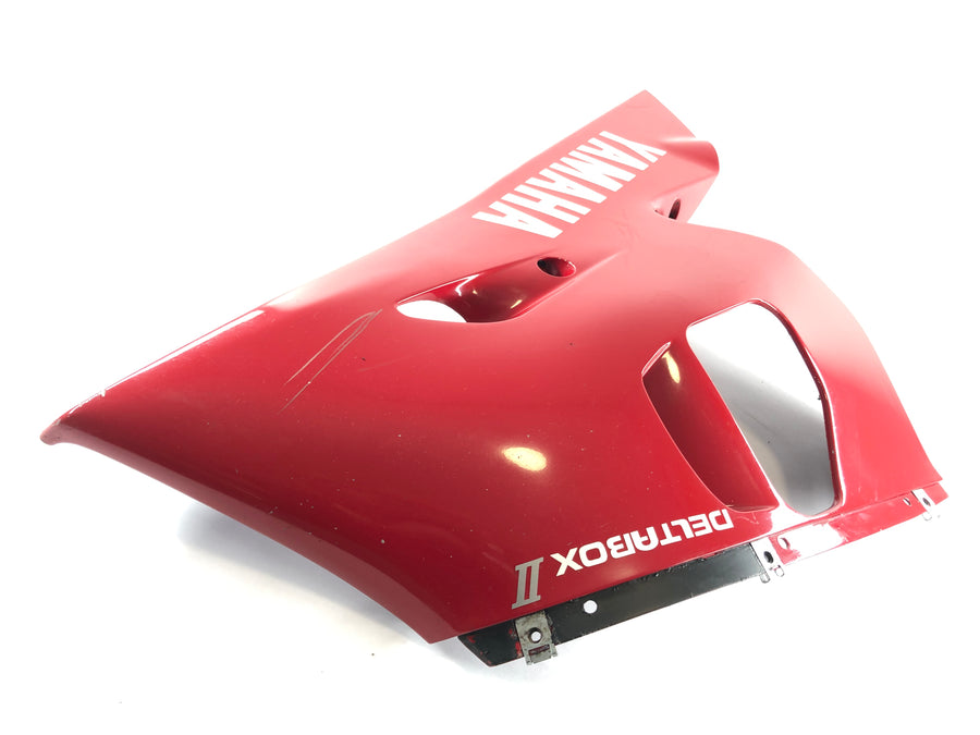 Yamaha Yzf R6 RJ03 [2000] - Parte lateral abaixo do revestimento do lado direito no canto inferior direito