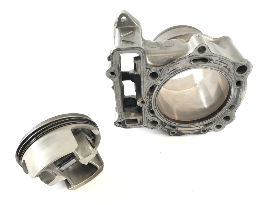 Suzuki DL 1000 V -Strom [2006] - Cilindro com pistões na frente