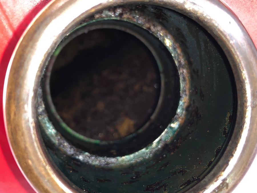 Suzuki DR 800 S SR42B [1991] - Tanque a gasolina à direita, dentro do enferrujado