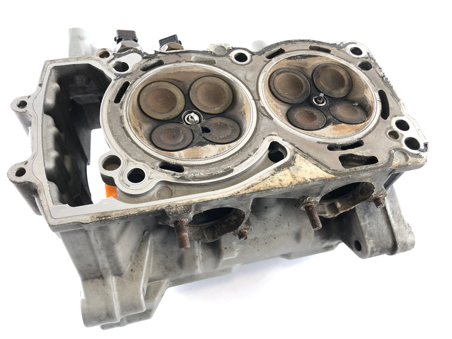 BMW F 800 S [2007] - Cabeça do cilindro para revisar a válvula com defeito