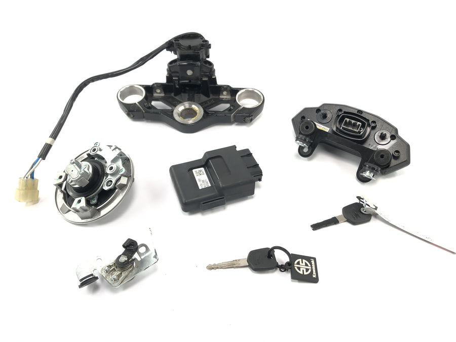 Kawasaki Ninja 125 BX125B [2024] - Conjunto de fechadura com ponte de garfo