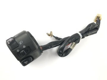 Yamaha YZF R1 RN09 [2002] - Encaixe do interruptor esquerdo do guiador