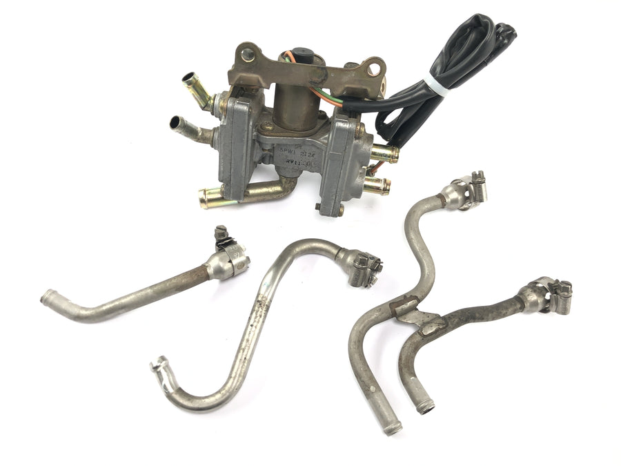 Yamaha YZF R1 RN09 [2002] - Sistema de ar secundário com válvula de ar secundário