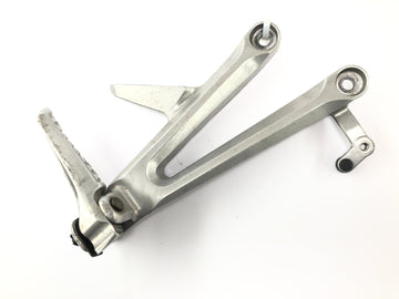 Honda CBR 1000 RR SC57 [2004] - Fußraste Soziusraste Fußrastenhalter hinten rechts