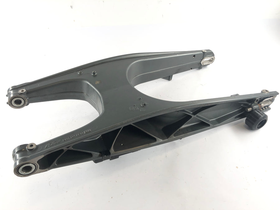 KTM Duke 125 [2011] - balanço da roda traseira sufocada