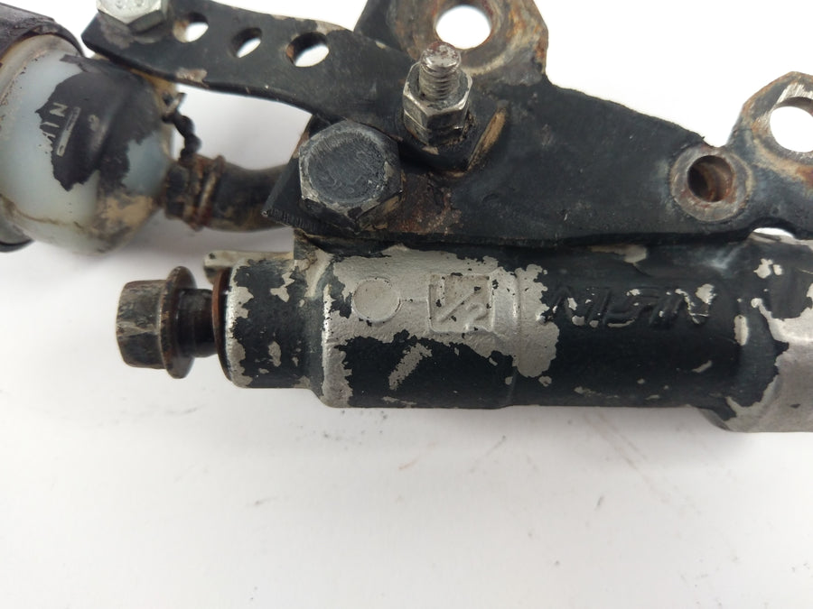 Honda CRF 450 [2002] - Freio traseiro da bomba de freio na parte traseira