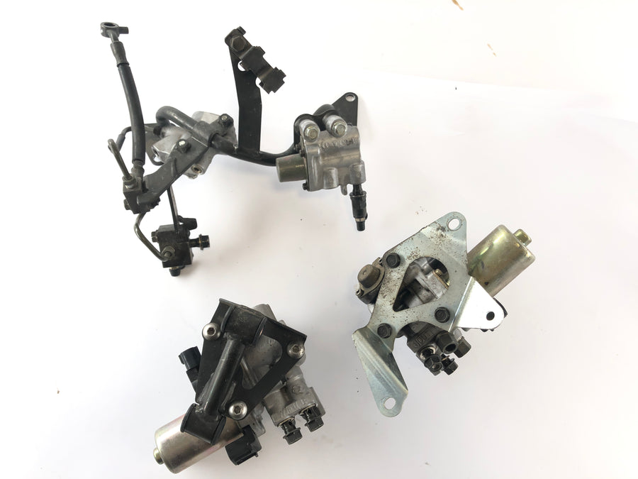 Honda VFR 800 RC46 [2005] - Conjunto de distribuidores de energia de frenagem ABS