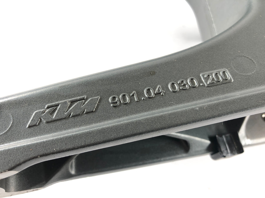 KTM Duke 125 [2011] - balanço da roda traseira sufocada