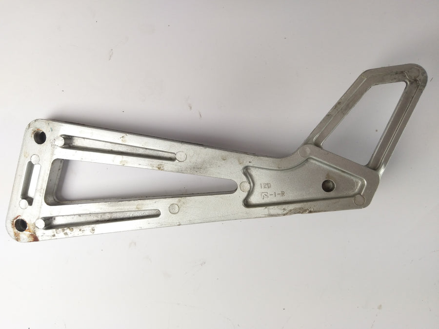 Suzuki DR 650 SP42 - Suporte de apoio para os pés na parte traseira do passageiro esquerdo do passageiro