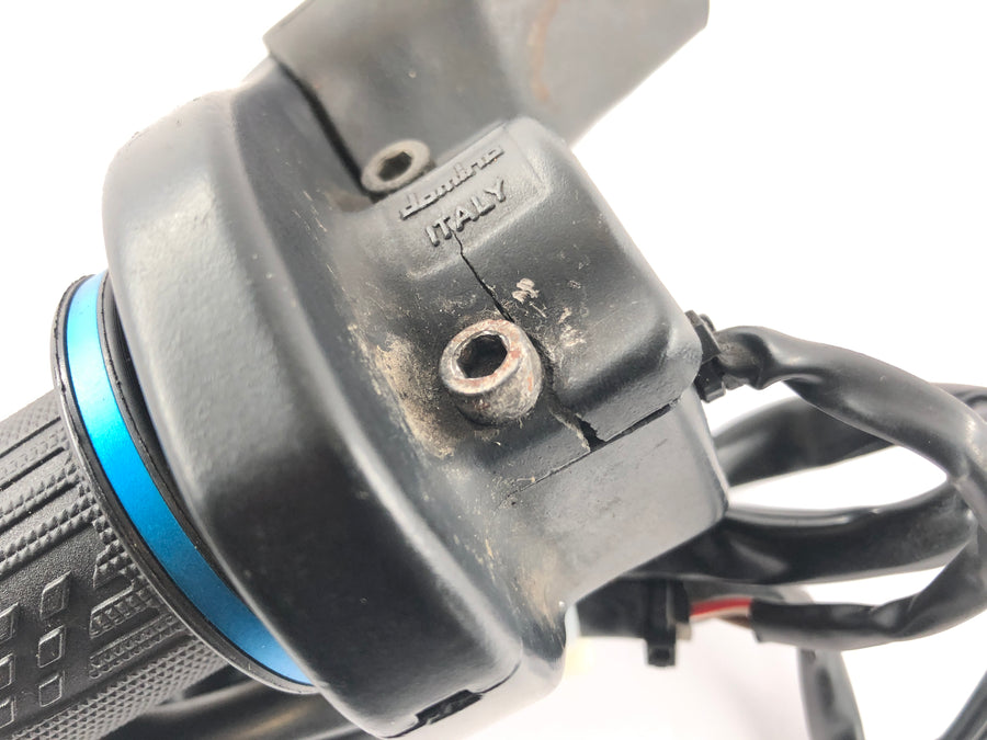 Yamaha TT 600 R DJ01 [2000] - interruptor do guidão à direita com aderência do acelerador