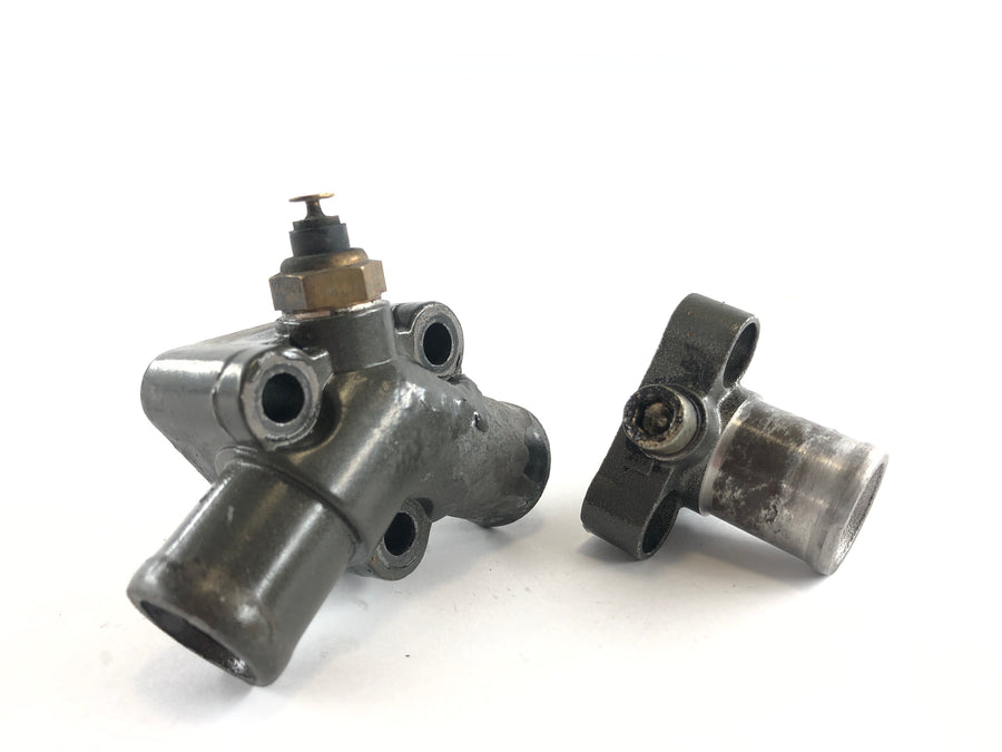 Ducati 888 Strada [1993] - Flange de água de resfriamento da tampa do motor Cilindro em pé