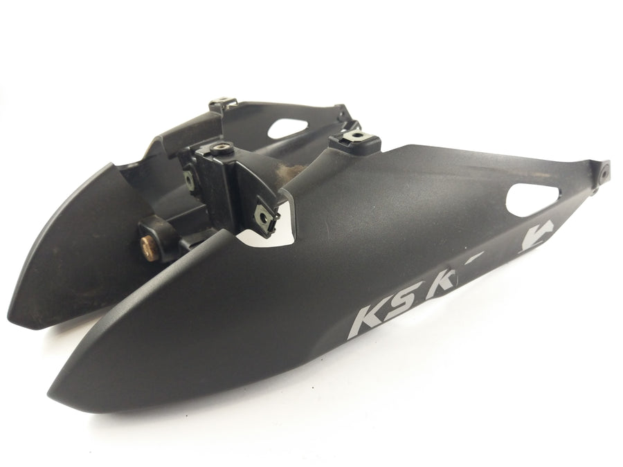 BMW K 1200 R [2010] - Disfarçar o revestimento traseiro