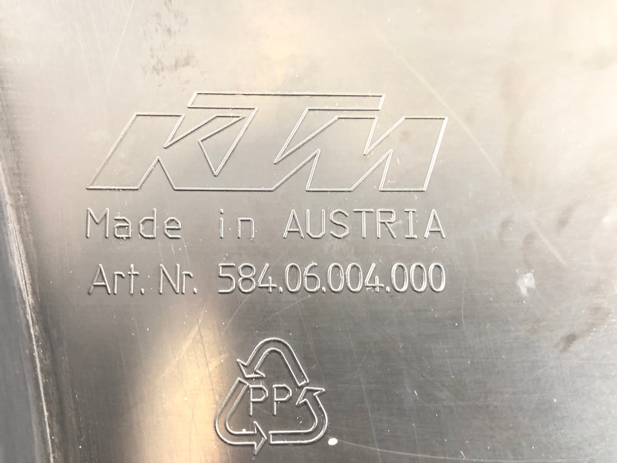 KTM 640 LC4 Prestige [2003] - Caixa de filtro de ar revestimento à direita