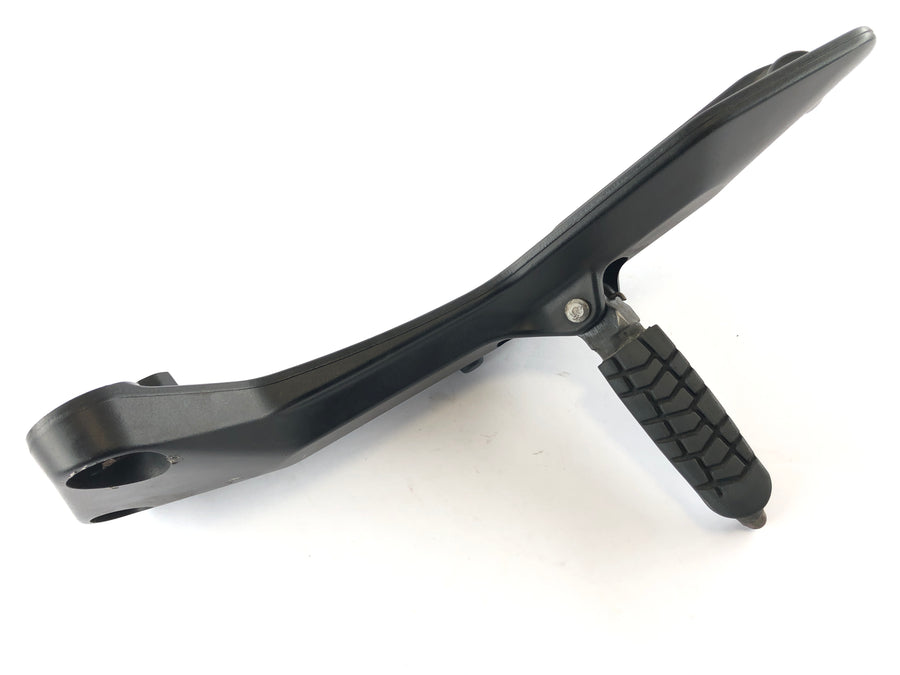 Husqvarna Vitpilen 401 [2021] - Placa de apoio para os pés à esquerda com o motorista do motorista