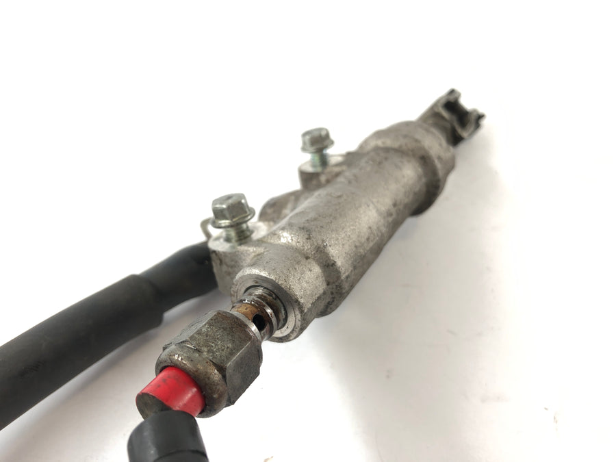 Yamaha WR 125 R DE07 [2016] - Bomba de freio na bomba de freio do pé traseiro