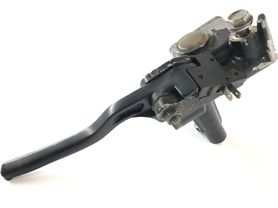 Kawasaki KLR 250 KL250D [1988] - Encaixes do guidão na bomba de freio à direita com alavanca de freio